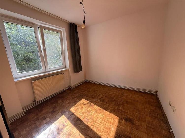 Apartament cu 4 camere decomandat în Hipodrom 2