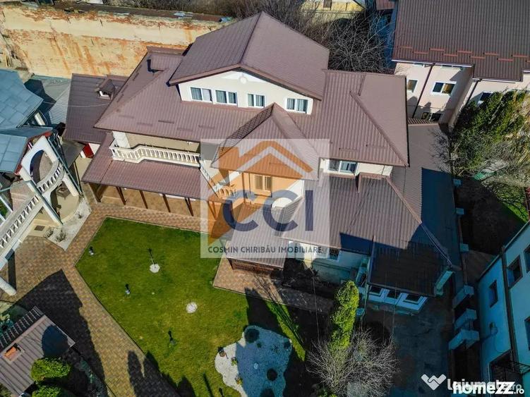 Casă cu 7 camere cu Teren 397 Mp în Central