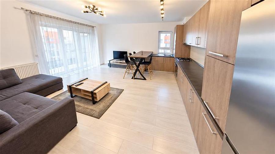 Apartament cu 3 camere decomandat, mobilat în Tractorul
