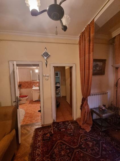 Apartament cu 3 camere semidecomandat în Teiul Doamnei