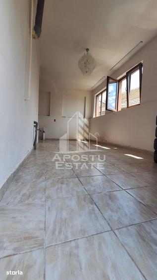 Casă cu 6 camere cu Teren 479 Mp în Mehala