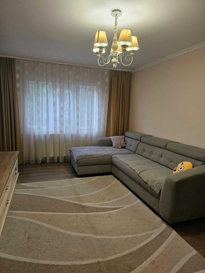 Apartament cu 3 camere decomandat în Rogerius