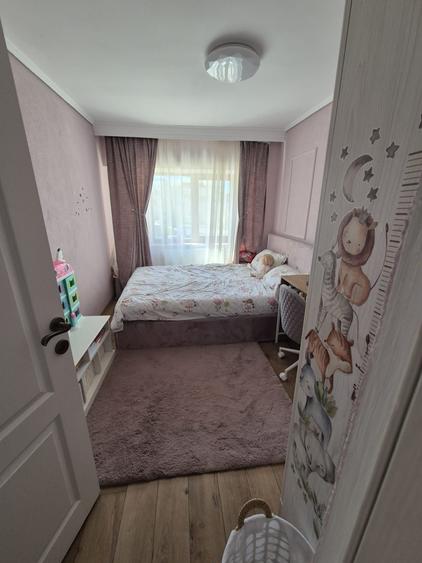 Apartament cu 3 camere decomandat în Sud