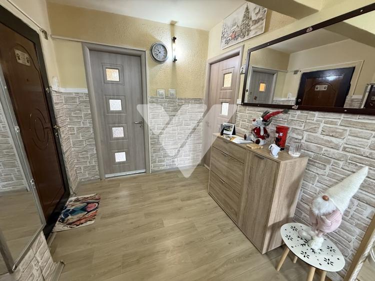 Apartament cu 3 camere decomandat, mobilat în Valea Aurie