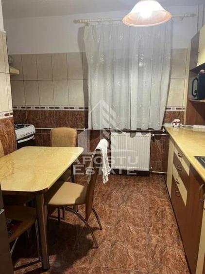 Apartament cu 3 camere semidecomandat, mobilat în Kiriac
