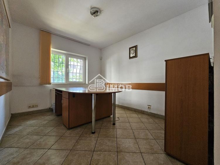 Apartament cu 3 camere decomandat în Micro 11