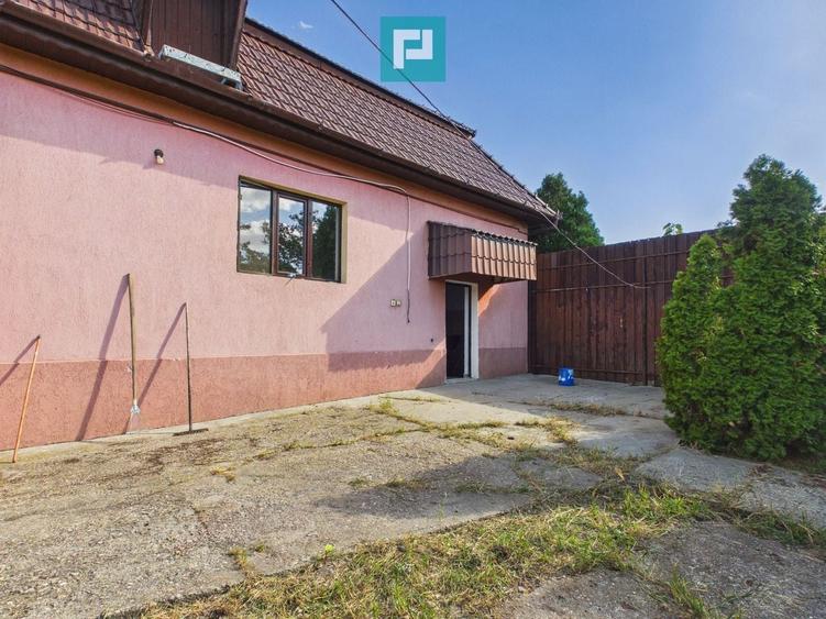 Casă individuală cu 5 camere cu Canalizare în Pârneava