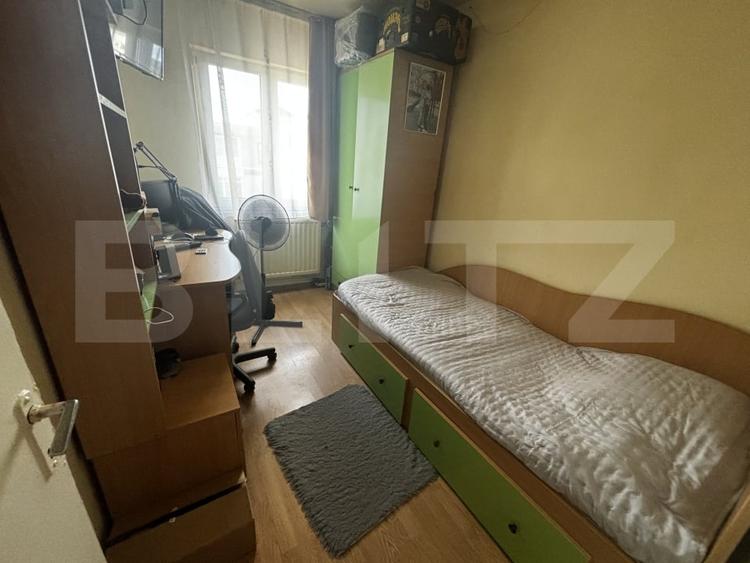 Apartament cu 3 camere semidecomandat, mobilat în Micro 14