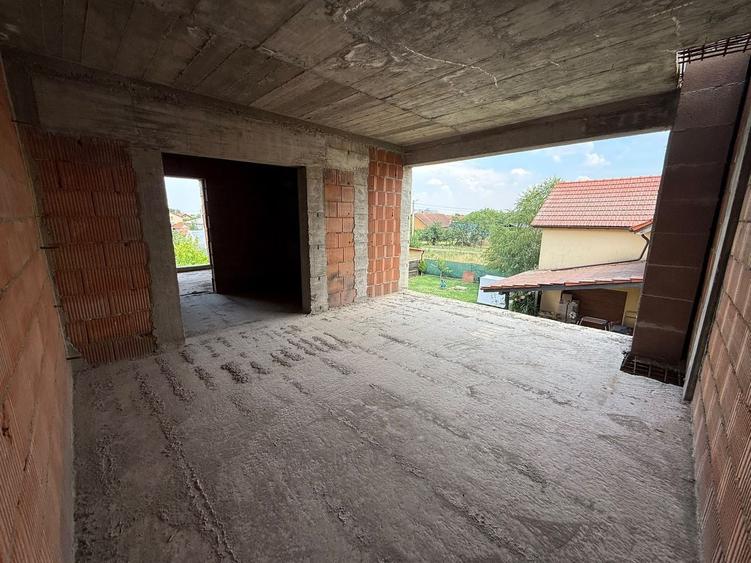 Casă individuală cu 5 camere cu Canalizare în Peciu Nou
