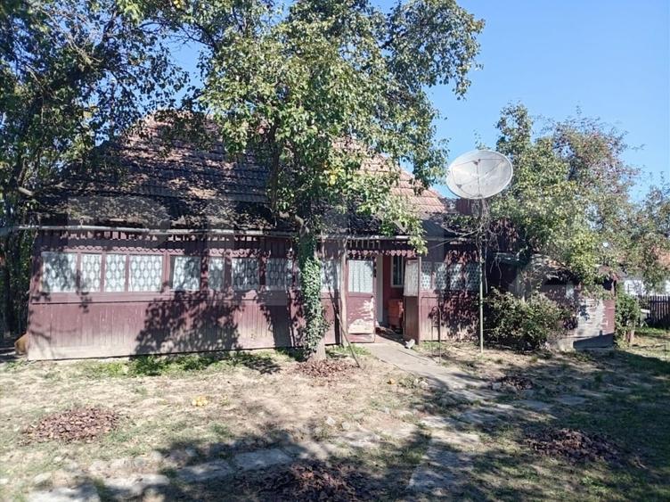 Casă individuală cu 2 camere cu Teren 1099 Mp în Vălenii