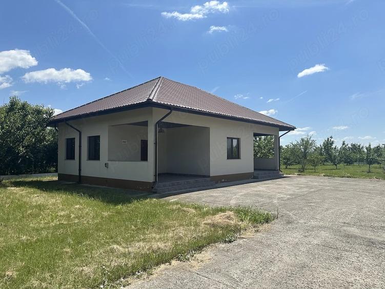 Casă cu 2 camere cu Teren 7310 Mp în Finta