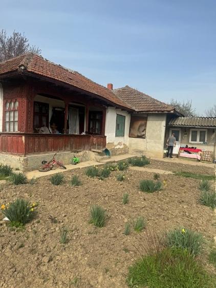 Casă individuală cu 3 camere cu Teren 1700 Mp în Bărcănești
