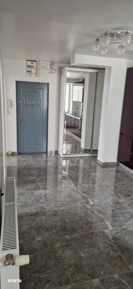 Apartament cu 3 camere decomandat în Republicii
