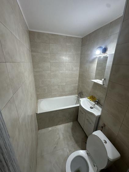 Garsonieră decomandată în Titan
