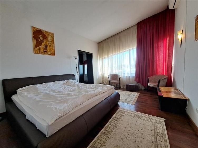 Casă individuală cu 8 camere cu Piscina în Samurcași