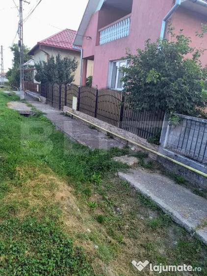 Casă cu 4 camere cu Teren 2064 Mp în Central