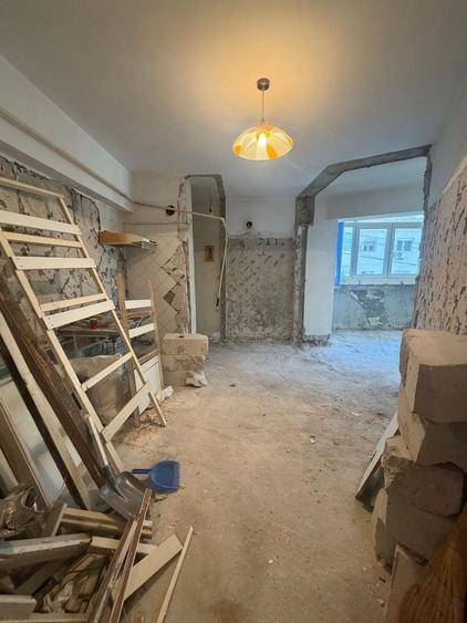 Apartament cu 3 camere în Falezei