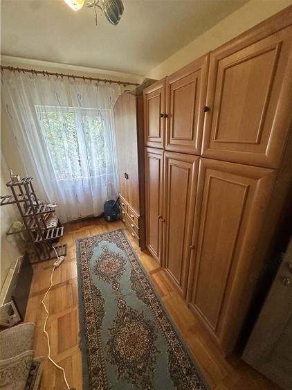 Apartament cu 3 camere decomandat în Lipovei
