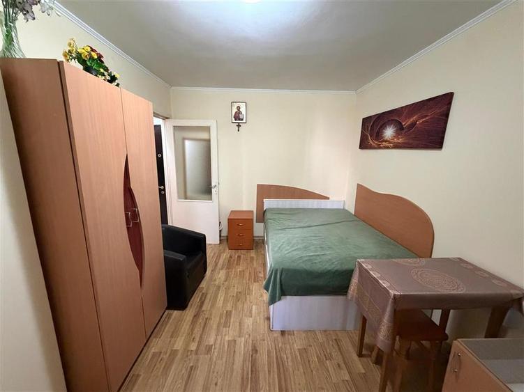 Garsonieră decomandată în Podu Roș