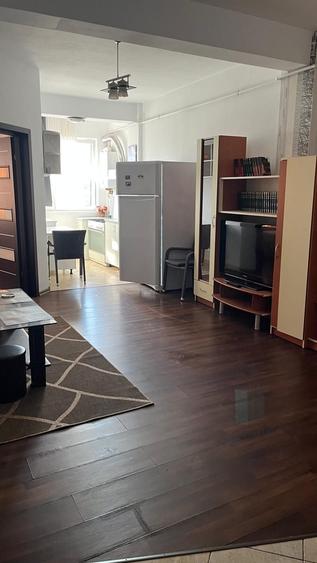 Ofer spre inchiriere apartament cu 2 camere . - 2