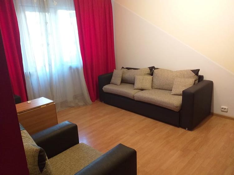 Apartament cu 3 camere semidecomandat în Alexandru cel Bun