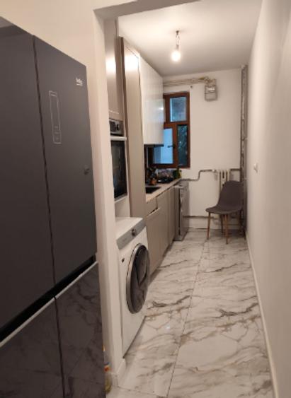 Apartament cu 3 camere semidecomandat în Drumul Taberei