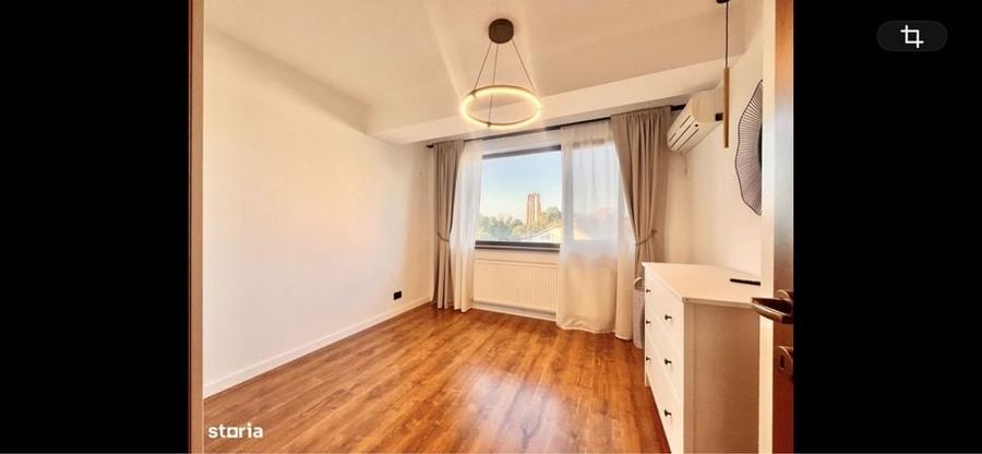 Apartament cu 3 camere semidecomandat în Parcul Carol