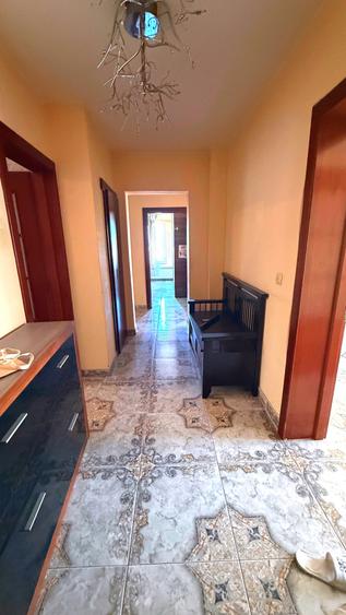 Apartament cu 4 camere decomandat în P-ța Muncii