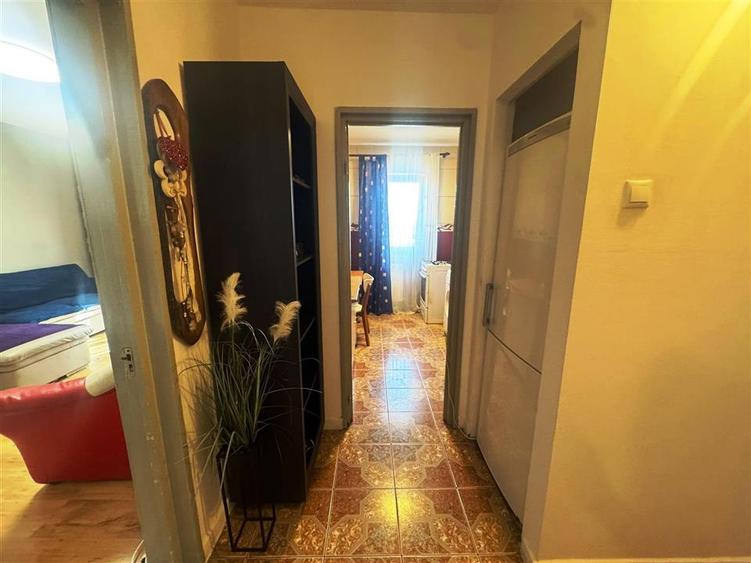 Apartament cu 3 camere decomandat, mobilat în Republicii