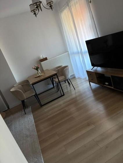 Apartament cu 3 camere decomandat în Drumul Taberei