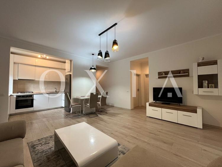 Apartament cu 3 camere semidecomandat, mobilat în Dumbrăvița