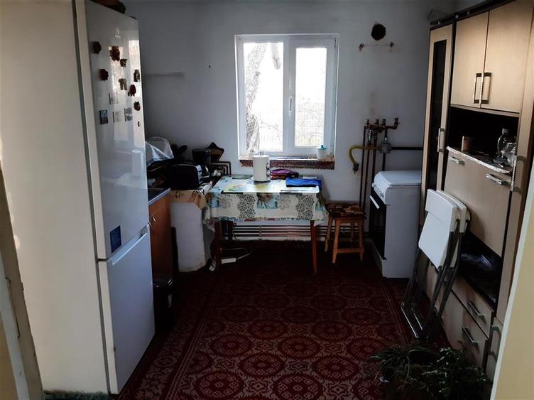 Casă individuală cu 4 camere cu Teren 1000 Mp în Central