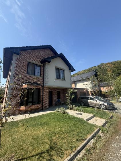 Duplex cu 4 camere cu Canalizare în Florești
