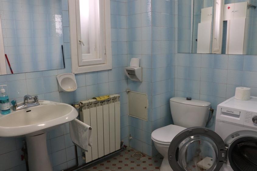 Apartament cu 3 camere semidecomandat, mobilat în Favorit