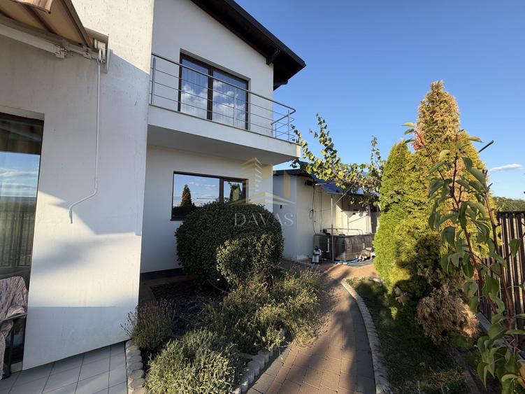 Casă individuală cu 5 camere cu Garaj în Someșeni