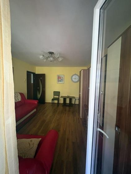 Apartament cu 3 camere semidecomandat în Popoveni