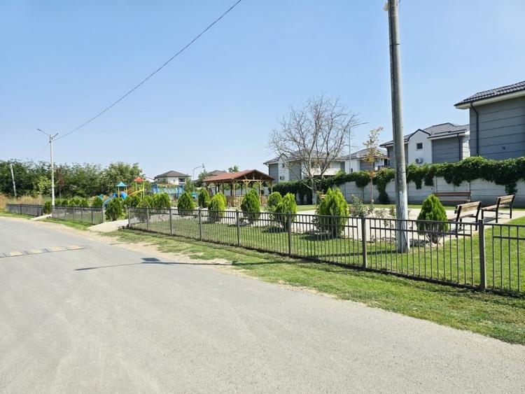 Casă individuală cu 4 camere cu Teren 360 Mp în Tunari