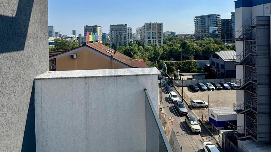 Apartament cu 3 camere decomandat în Aviației