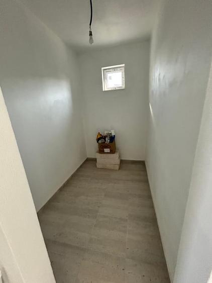 Spațiu comercial, de 310 mp, în Florești
