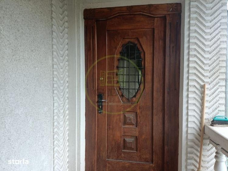 Casă cu 3 camere decomandat în Hodac