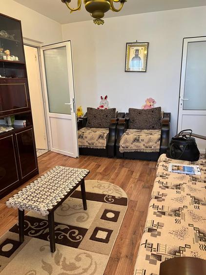 Apartament cu 3 camere semidecomandat în Valea Călugărească