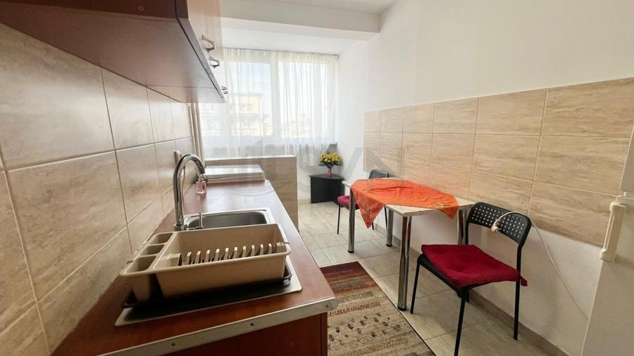 Apartament cu 2 camere semidecomandat, mobilat în Universitate