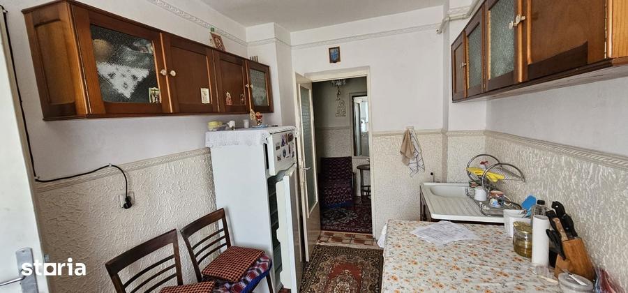 Apartament cu 2 camere decomandat, mobilat în Central