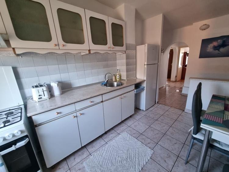 Apartament cu 3 camere decomandat în Florești