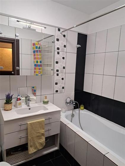 Apartament cu 3 camere decomandat, mobilat în Central
