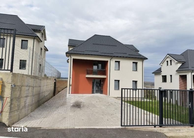 Casă cu 4 camere cu Teren 440 Mp în Central