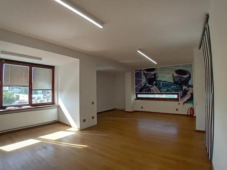 Apartament cu 6 camere decomandat în Floreasca
