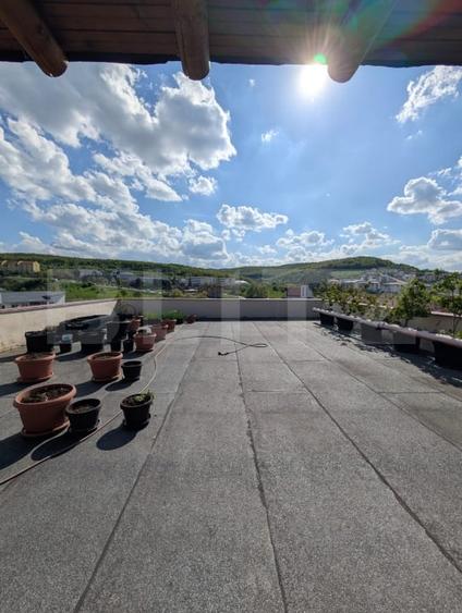 Apartament cu 4 camere semidecomandat, mobilat în Florești