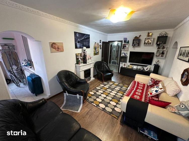 Apartament cu 4 camere semidecomandat în Obor