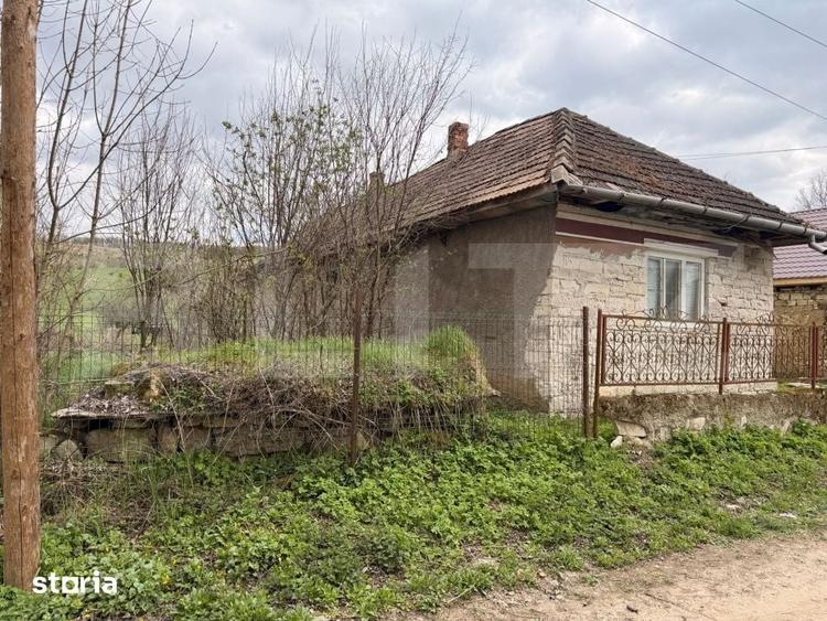 Casă cu 2 camere cu Teren 2600 Mp în Vultureni